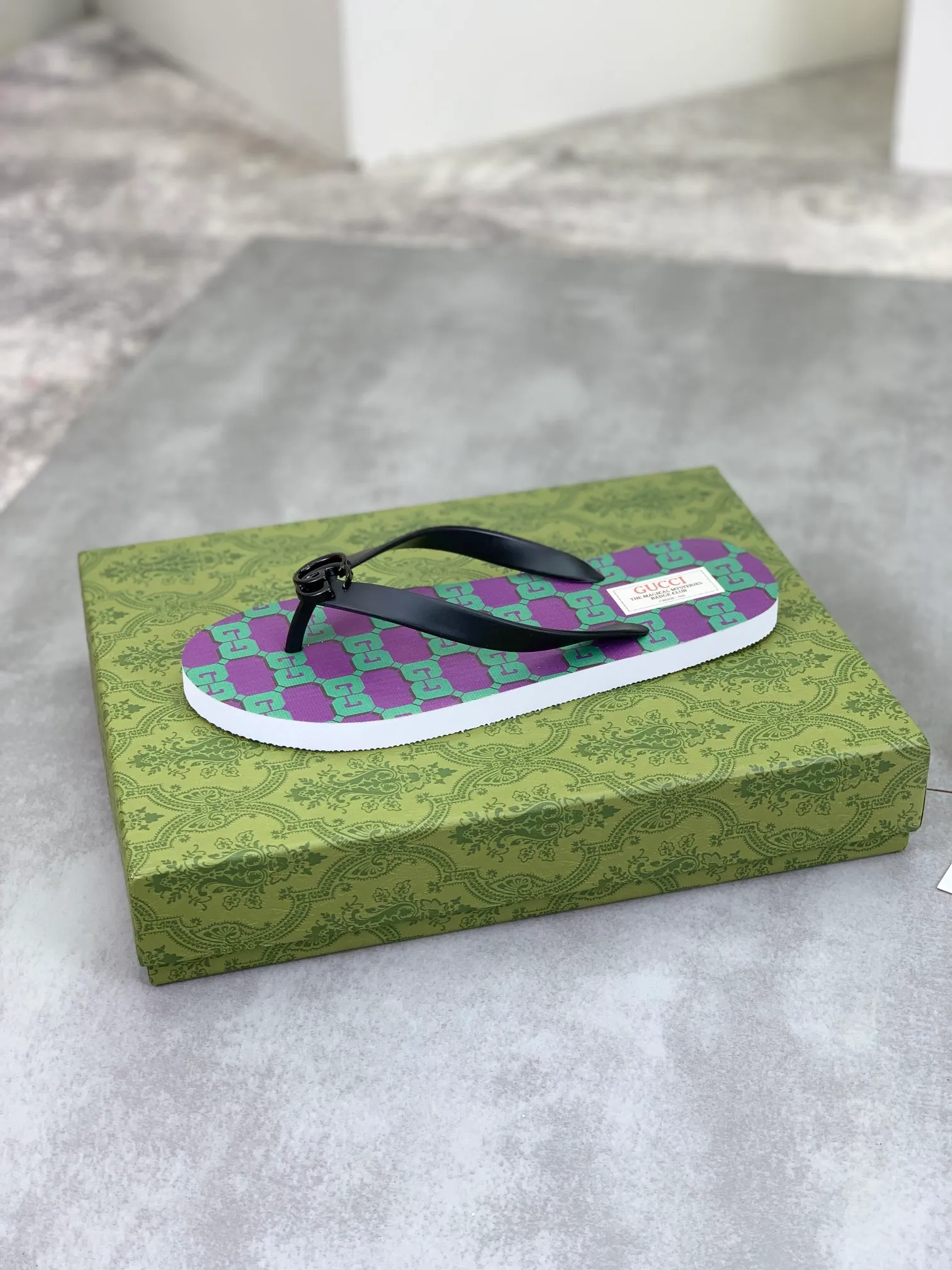 Men's men's shoes 💰P220💰【New style】🆘【GUCCI】Official website's popular Gucci adult couple 🧑‍🤝‍🧑 style, children's flip-flops are on sale at the counter simultaneously! Original fabric imported from Italy. Original bottom provided by the original factory. Size: Adult 36-45. Children’s size: 30-37. Multiple colors available.